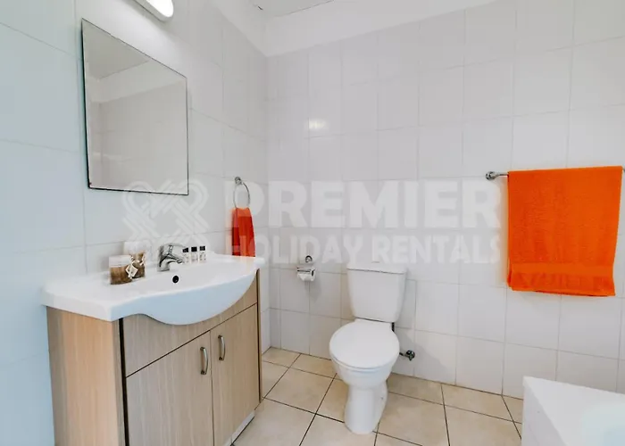 Luna Паралимни