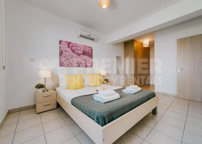 Luna Паралимни