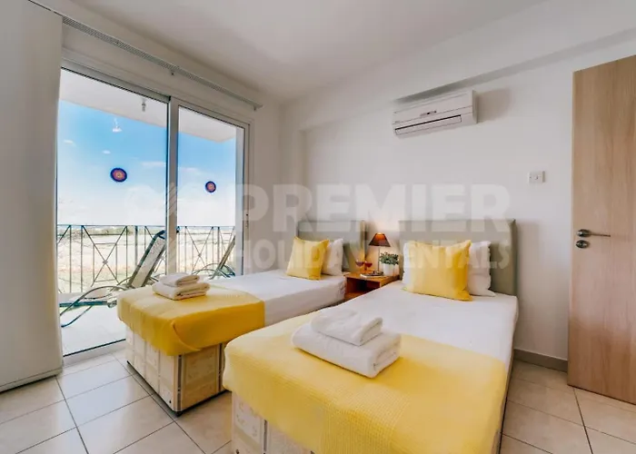 Luna Паралимни