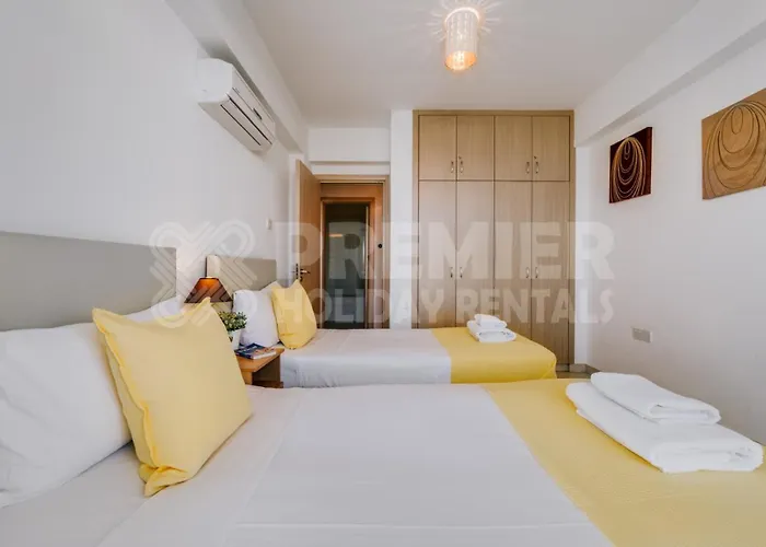 Luna Паралимни